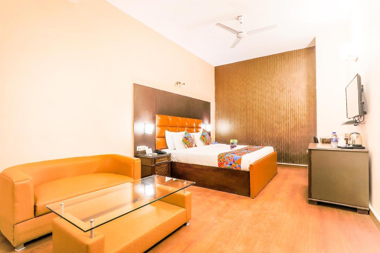 Fabhotel Conclave Boutique Nueva Delhi Exterior foto
